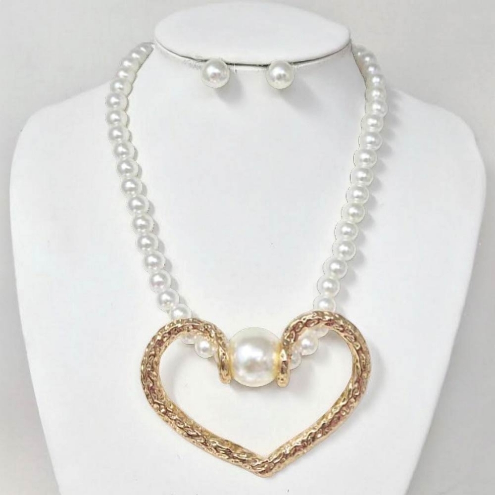 Bold Heart Pendant Pearl Beaded Statement Necklace